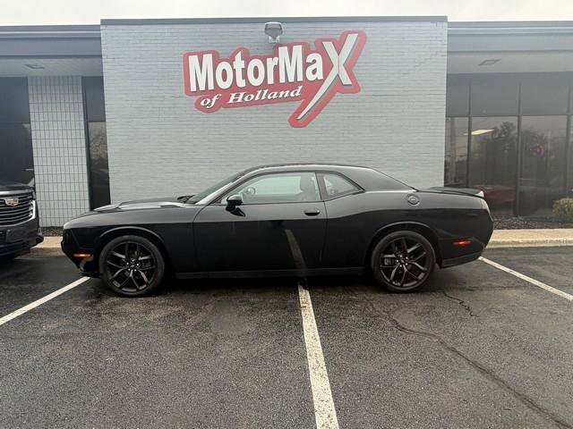 Used 2019 Dodge Challenger SXT w/ Blacktop Package image 1