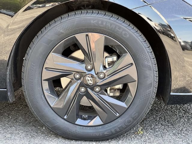 Certified 2023 Hyundai Elantra SEL w/ Preferred Accessory Package FWD image 7