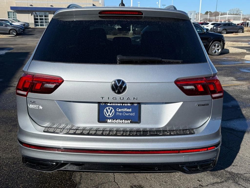 Certified 2024 Volkswagen Tiguan SE R-Line image 4