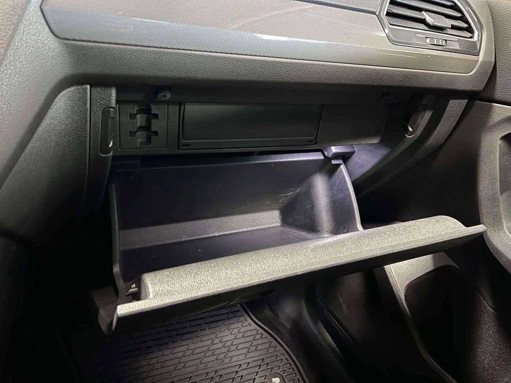 Used 2023 Volkswagen Tiguan SE image 36