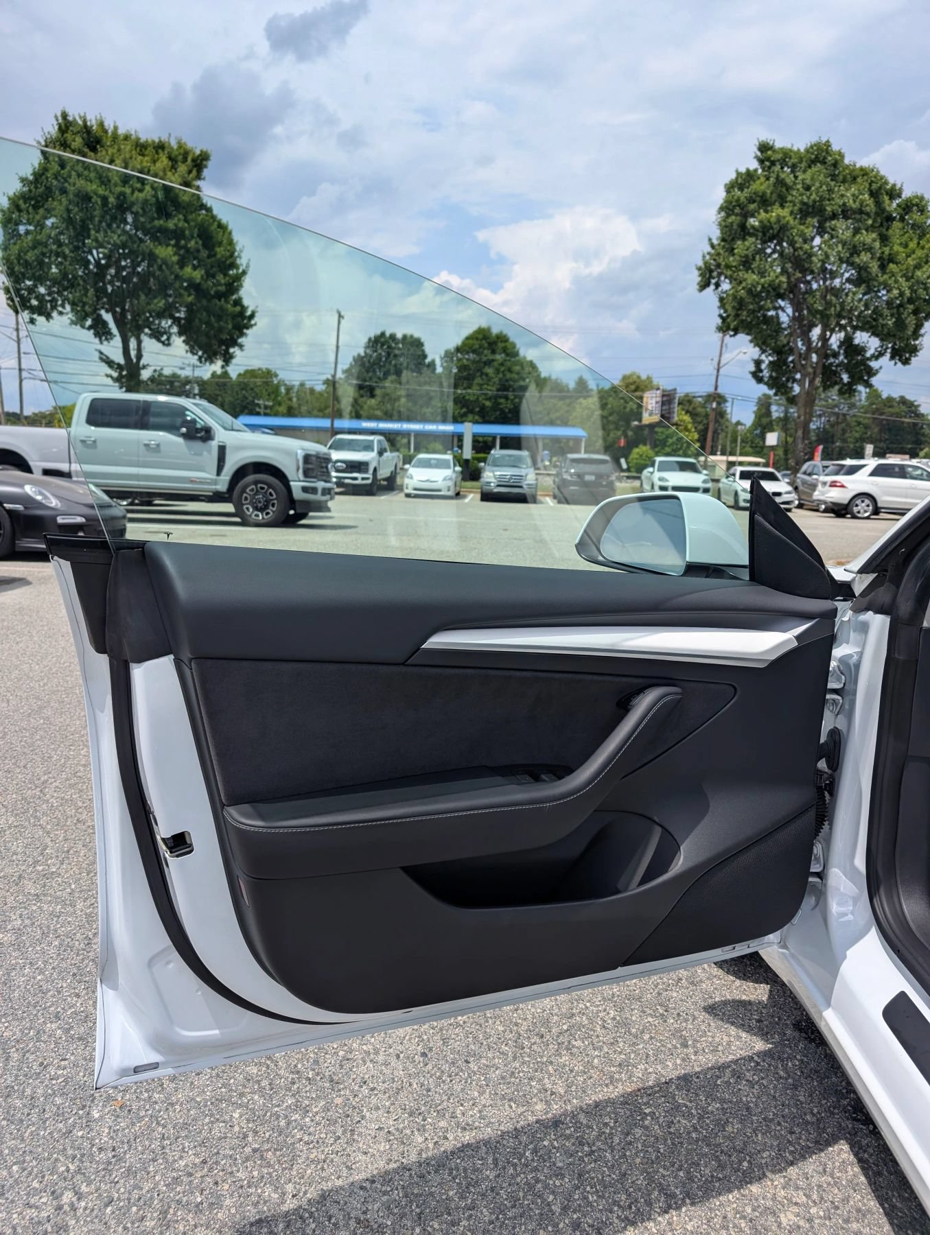 Used 2023 Tesla Model 3 Standard Range RWD image 9