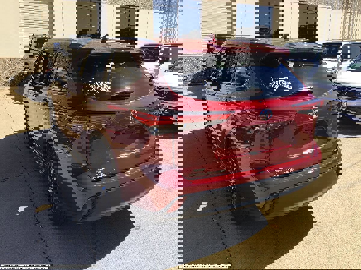 Used 2022 Toyota Highlander XLE image 4