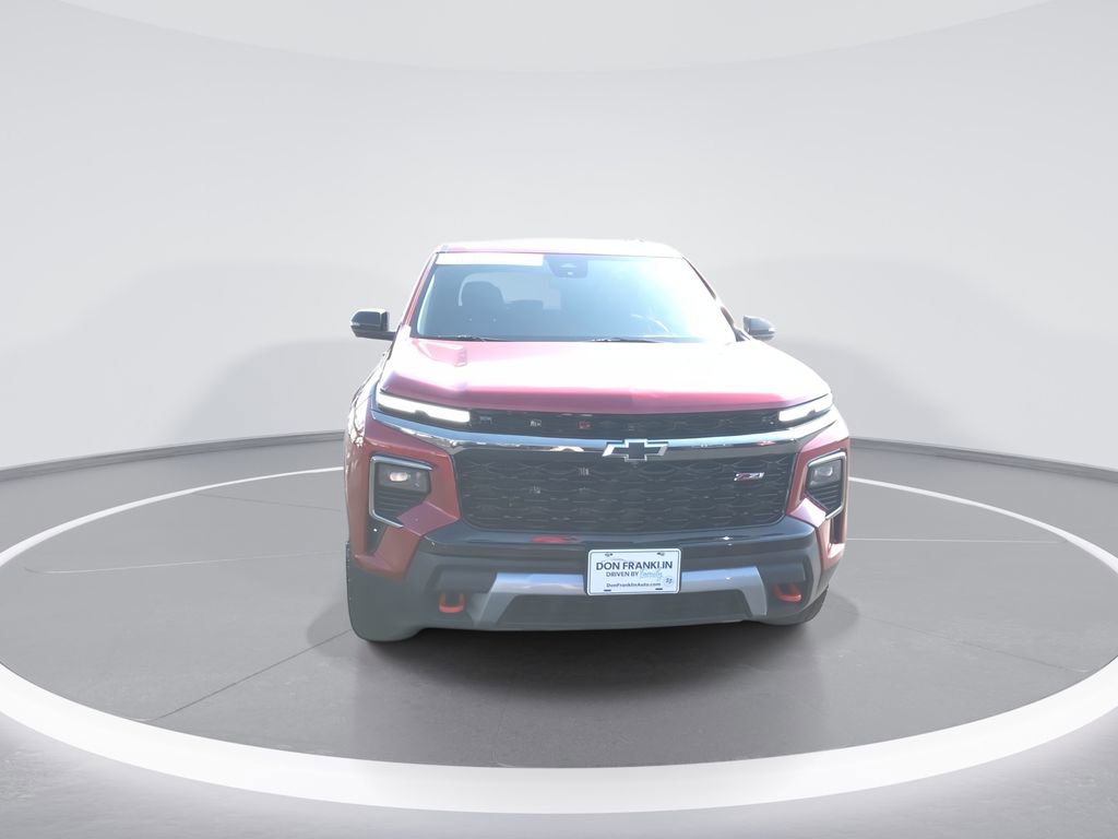 Used 2025 Chevrolet Traverse Z71 image 3