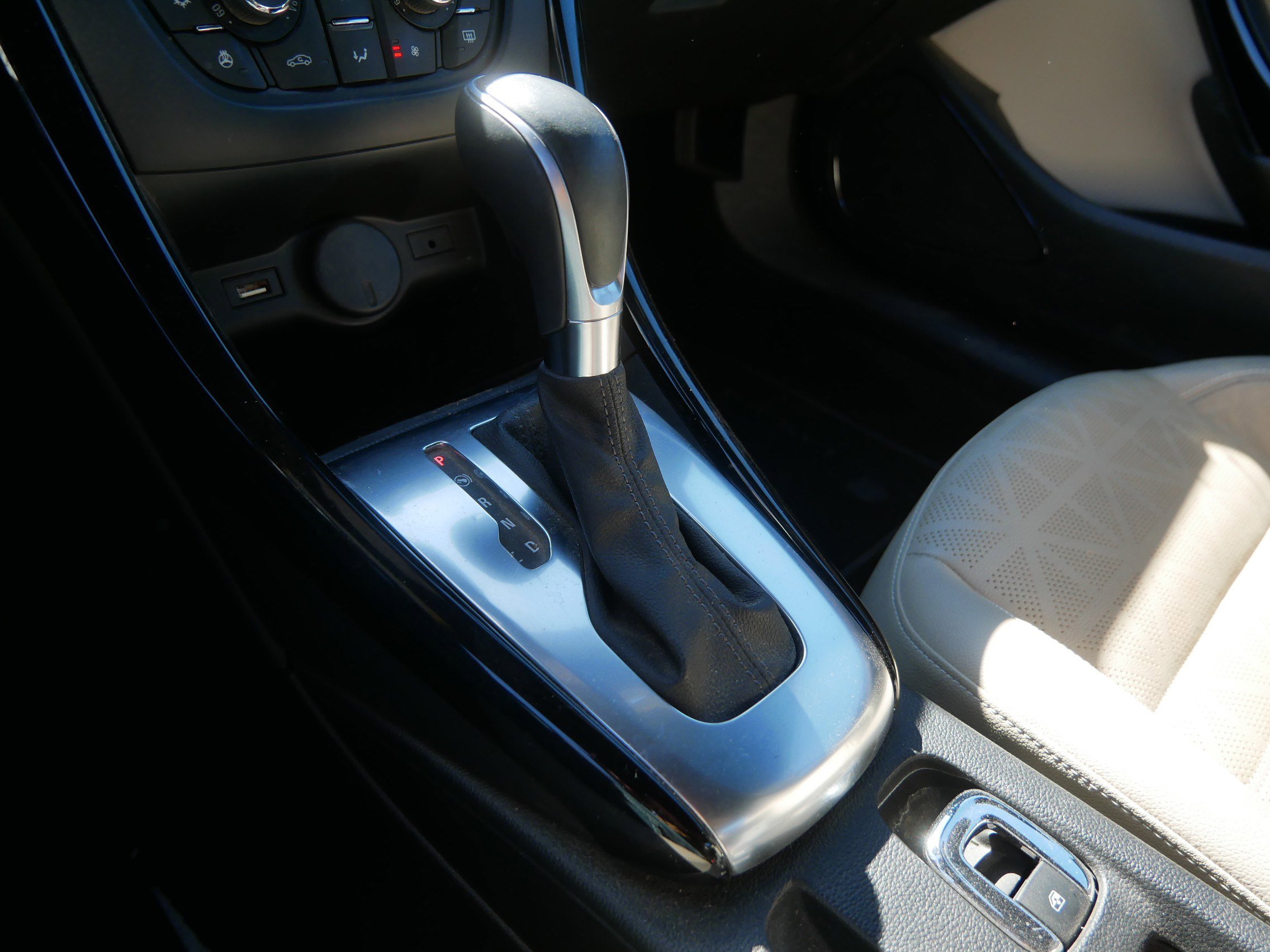 Used 2018 Buick Cascada Premium FWD image 21