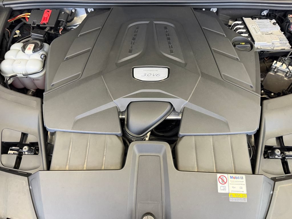 Certified 2023 Porsche Cayenne Coupe AWD/4WD image 26