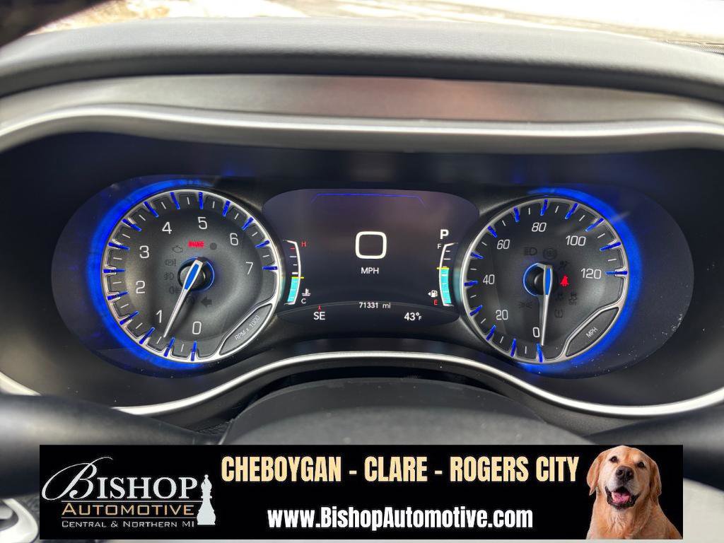Used 2023 Chrysler Pacifica Touring-L image 26