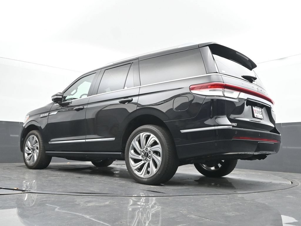 Used 2024 Lincoln Navigator Premiere AWD/4WD image 47