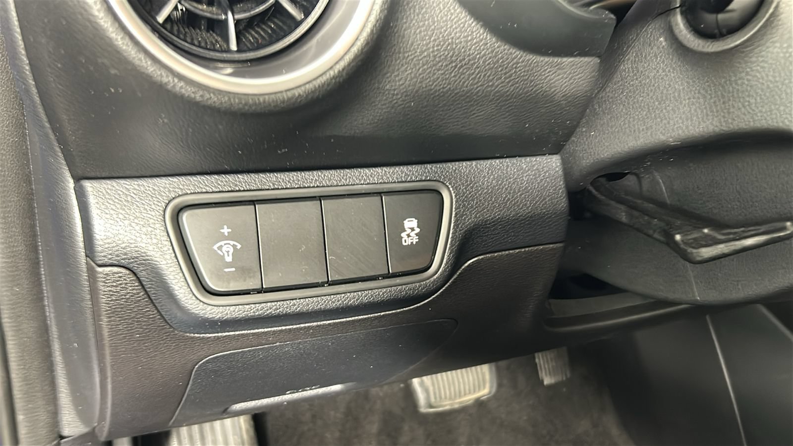 Used 2022 Kia Forte LXS FWD image 23