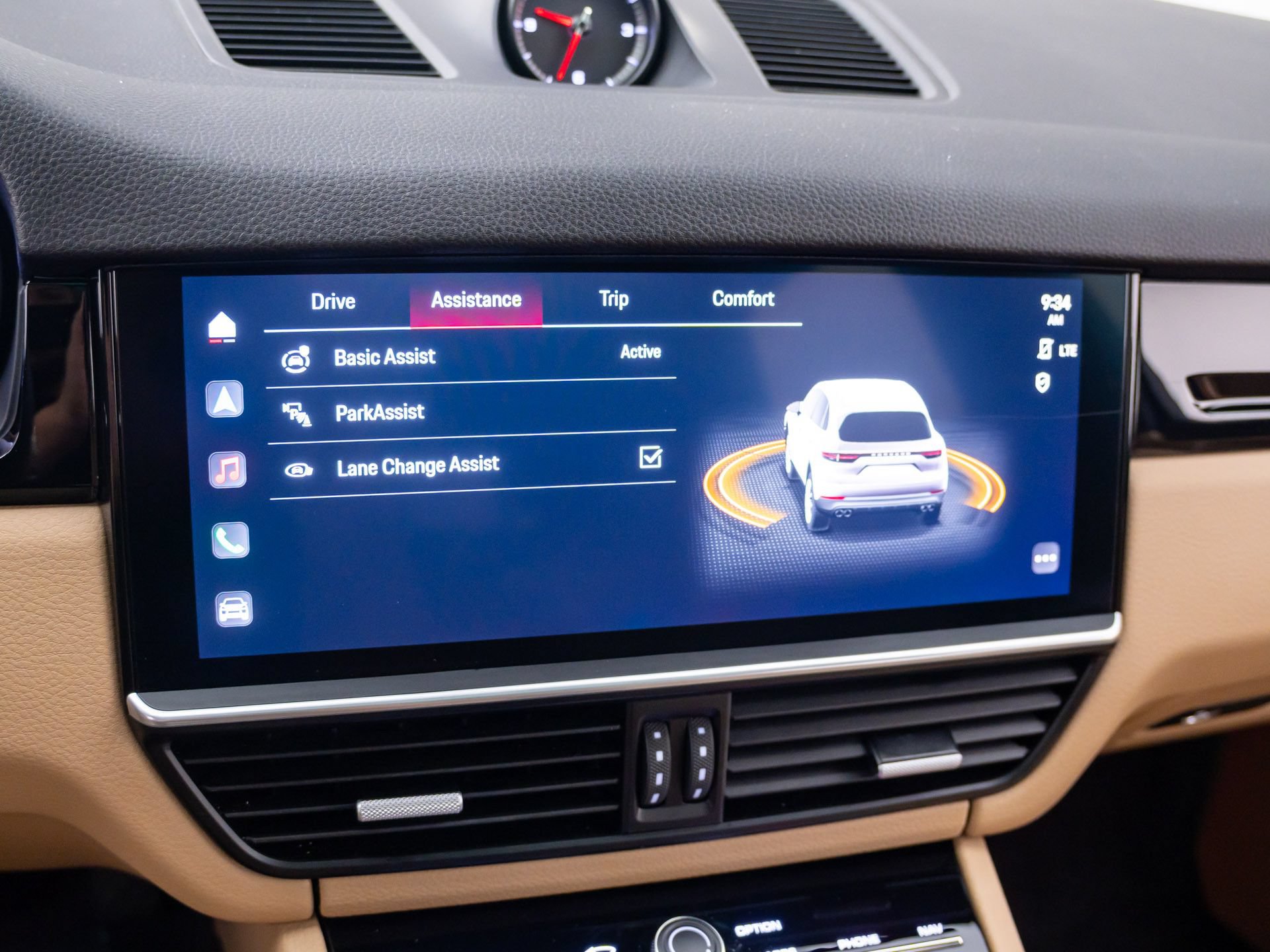 Certified 2023 Porsche Cayenne AWD/4WD image 28
