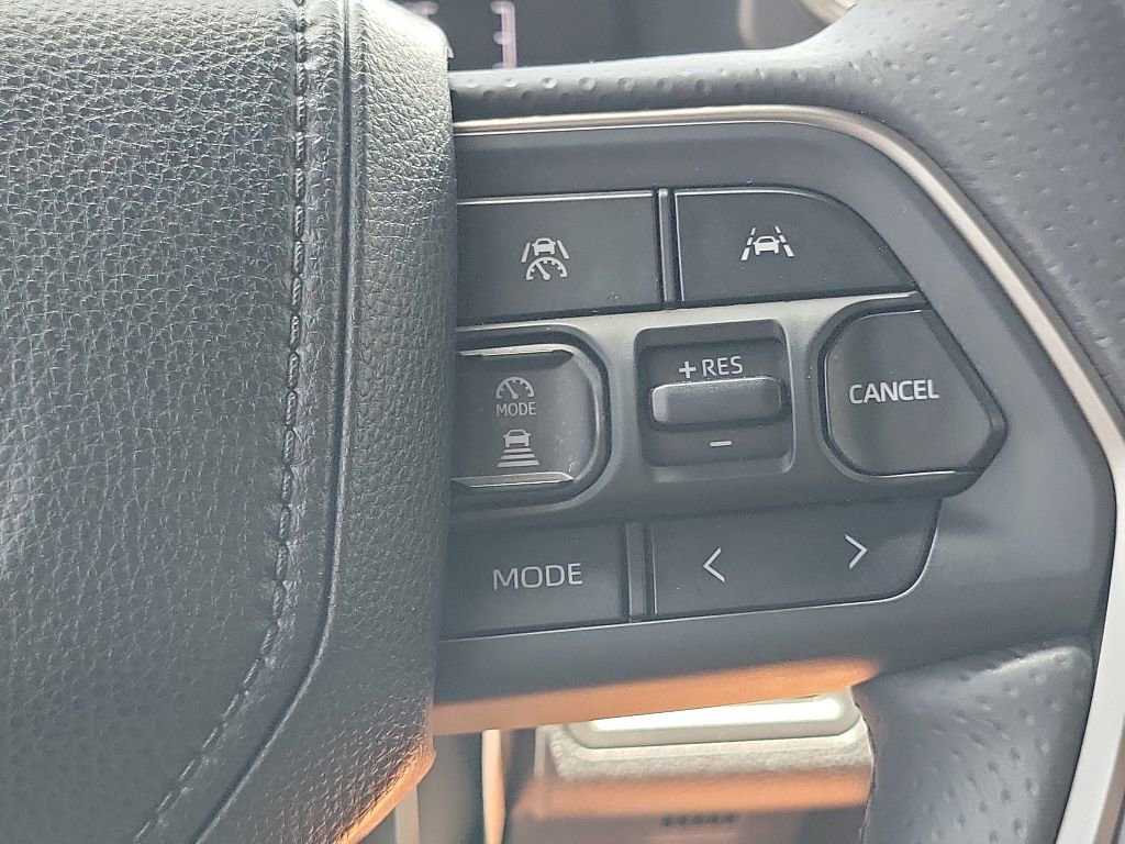 Used 2025 Toyota 4Runner SR5 AWD/4WD image 19