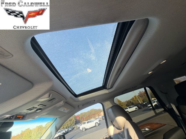 Used 2017 Cadillac Escalade Luxury AWD/4WD image 24