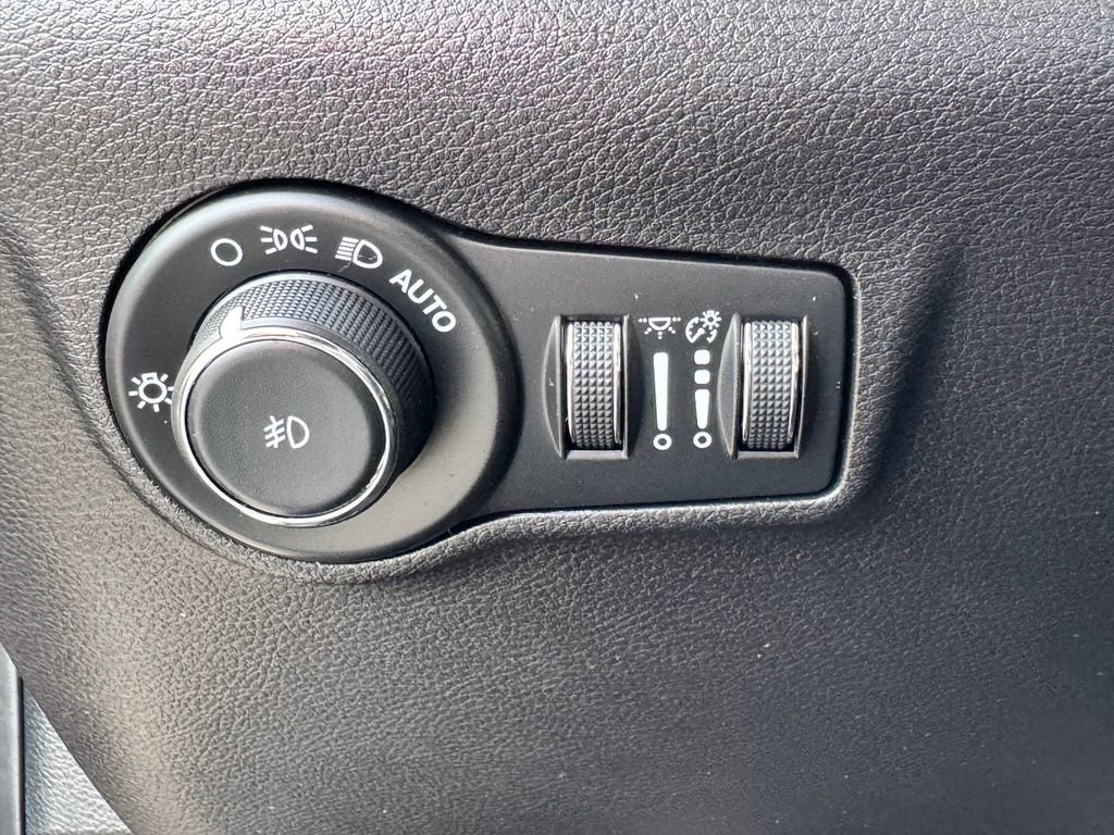 Used 2024 Jeep Compass Latitude AWD/4WD image 29