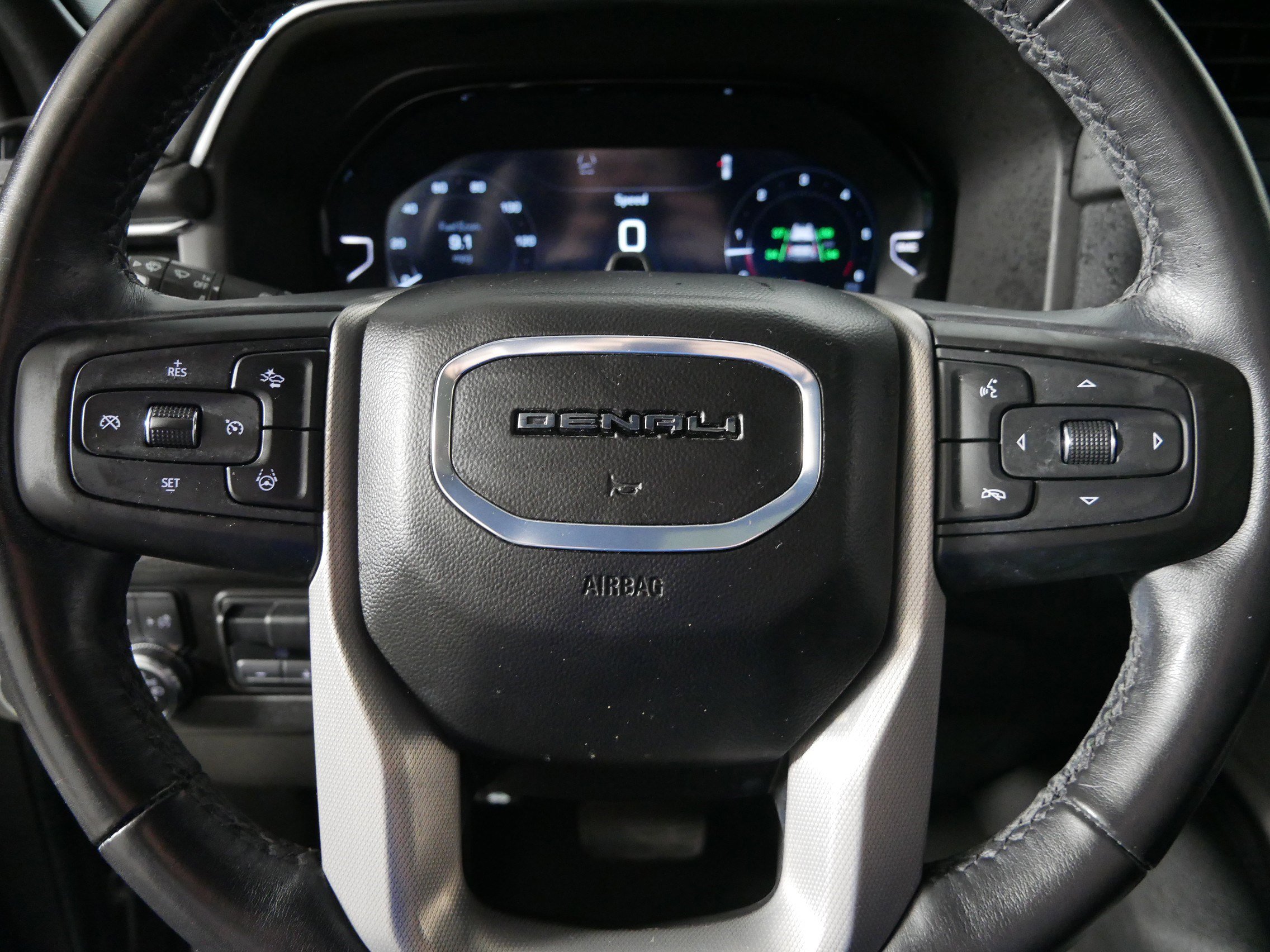 Used 2024 GMC Yukon XL Denali w/ Advanced Technology Package image 25