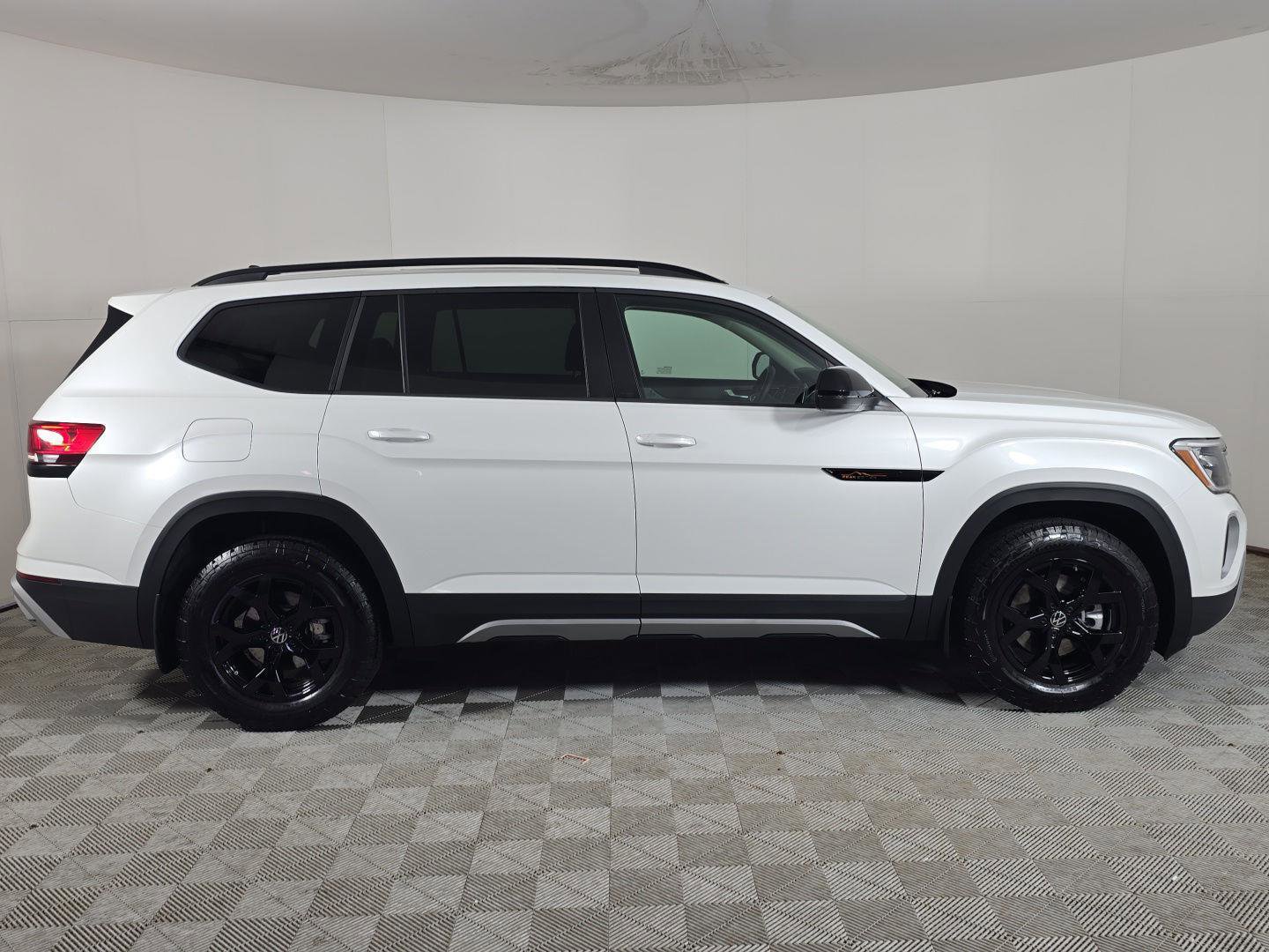 Used 2026 Volkswagen Atlas Peak Edition AWD/4WD image 16