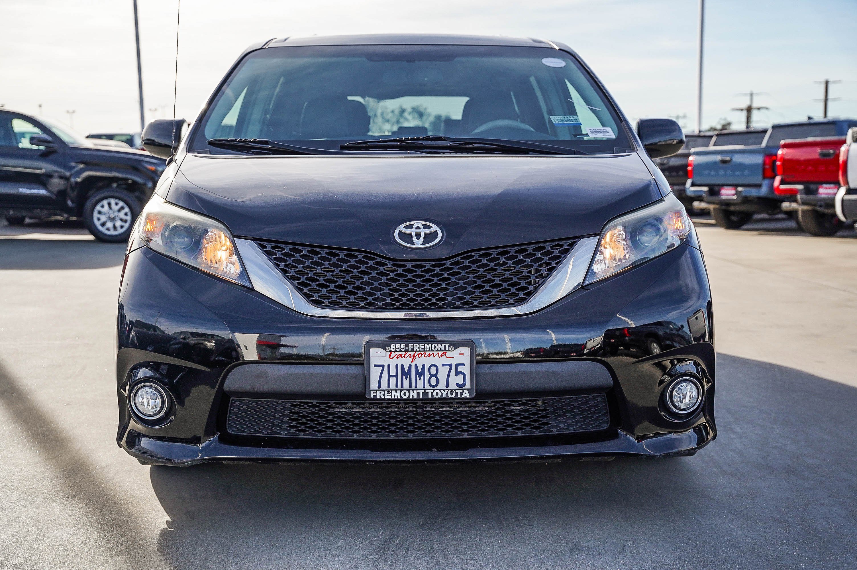 Used 2014 Toyota Sienna SE image 2