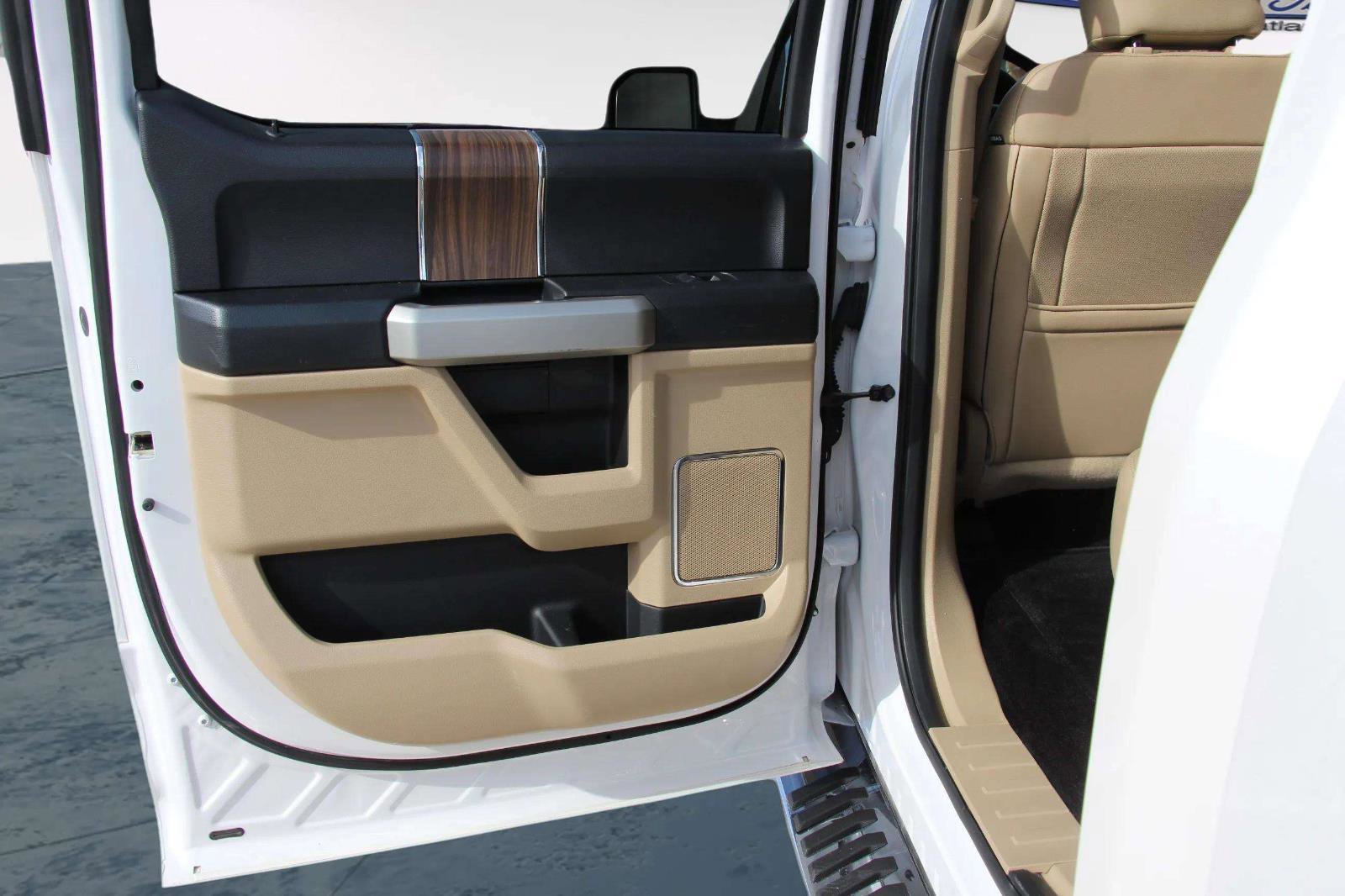 Used 2016 Ford F150 Lariat image 23