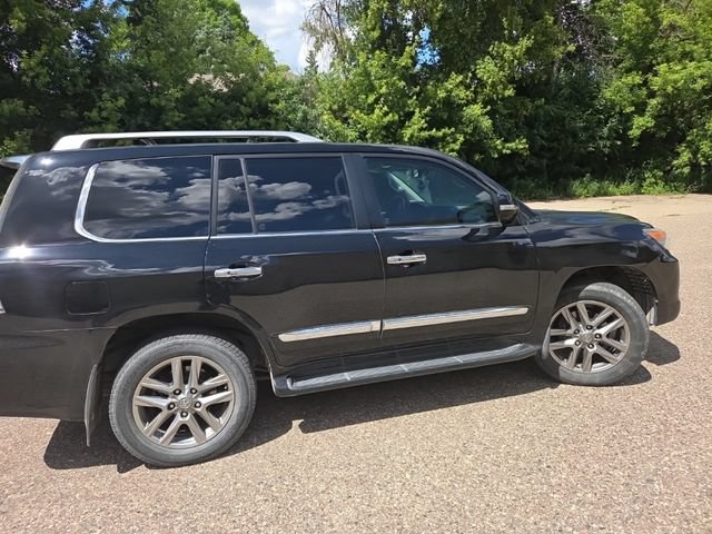 Used 2013 Lexus LX 570 4WD w/ Luxury Pkg image 18