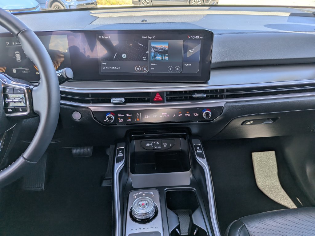 Certified 2025 Kia Sorento EX FWD image 18