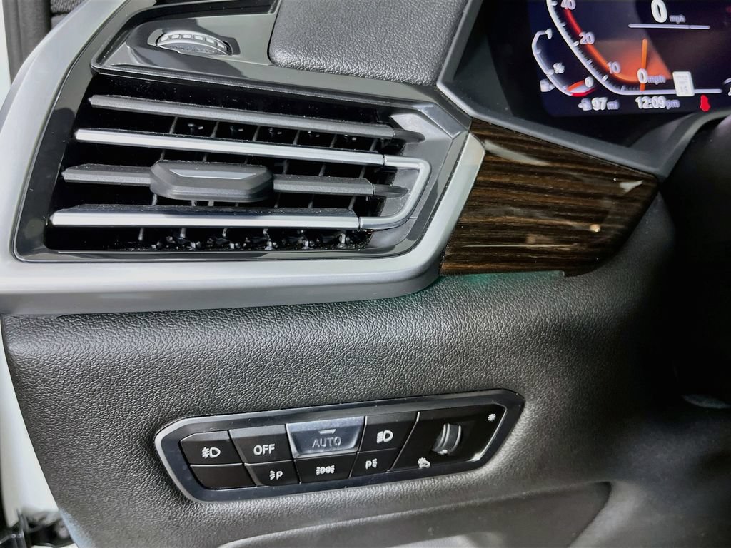 Used 2019 BMW X5 xDrive40i w/ M Sport Package AWD/4WD image 13