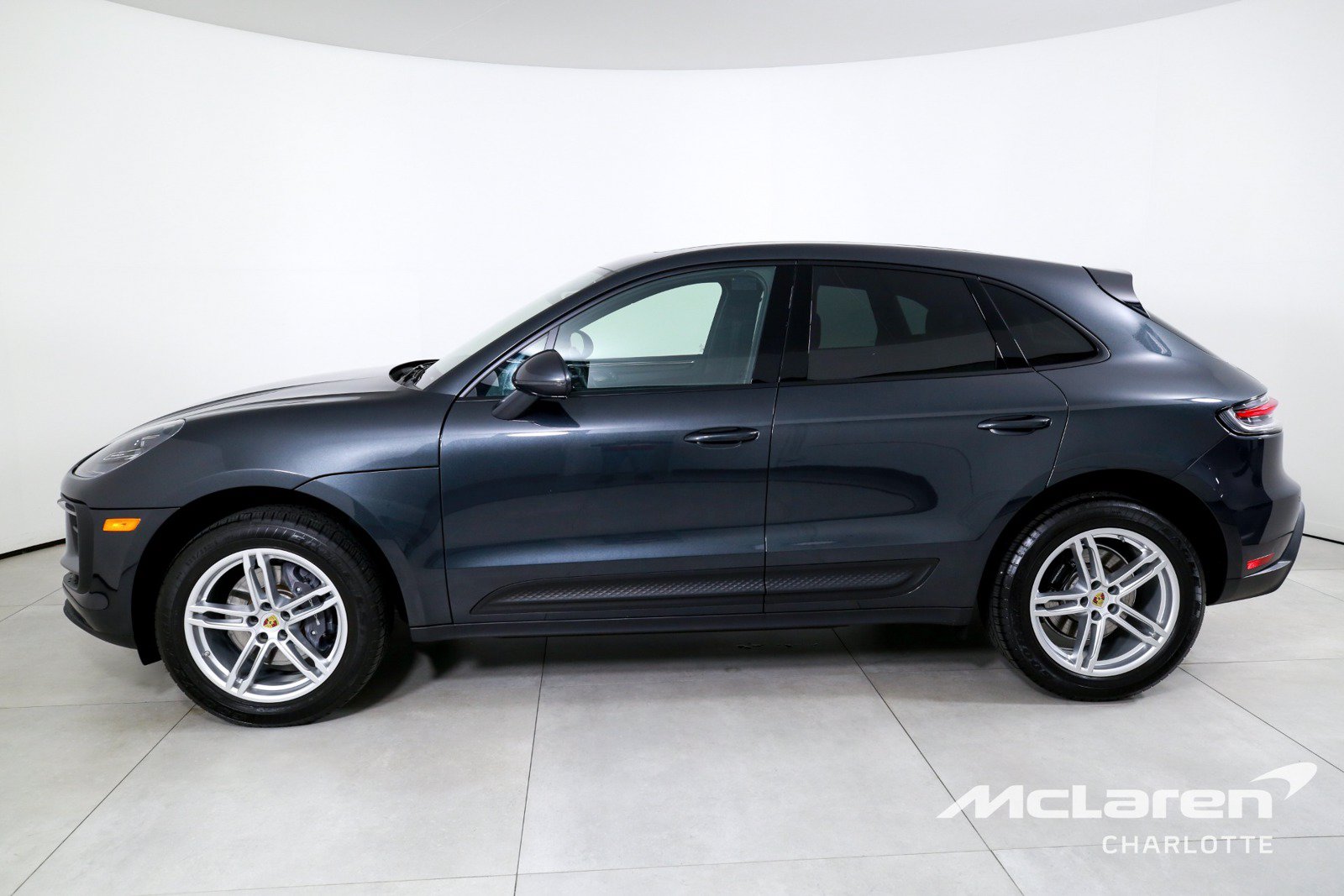 Used 2024 Porsche Macan AWD/4WD image 5