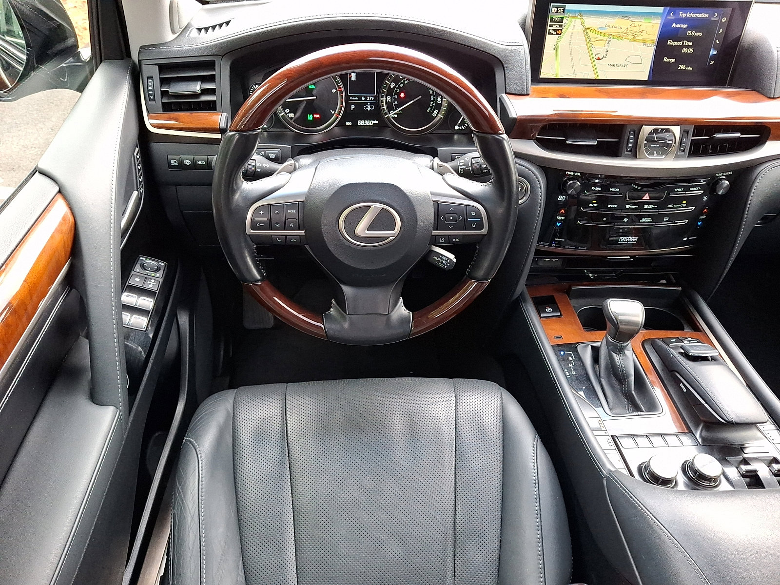 Certified 2020 Lexus LX 570 4WD w/ 3rd Row & Luxury Pkg image 11