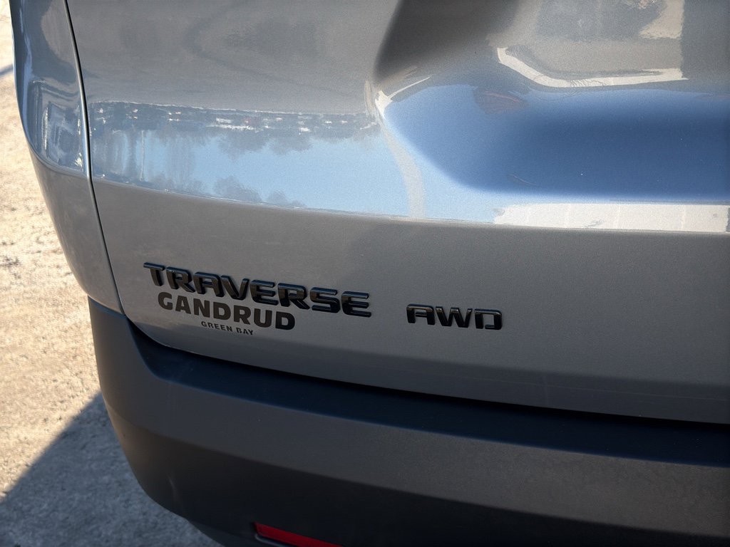 Used 2023 Chevrolet Traverse RS image 8