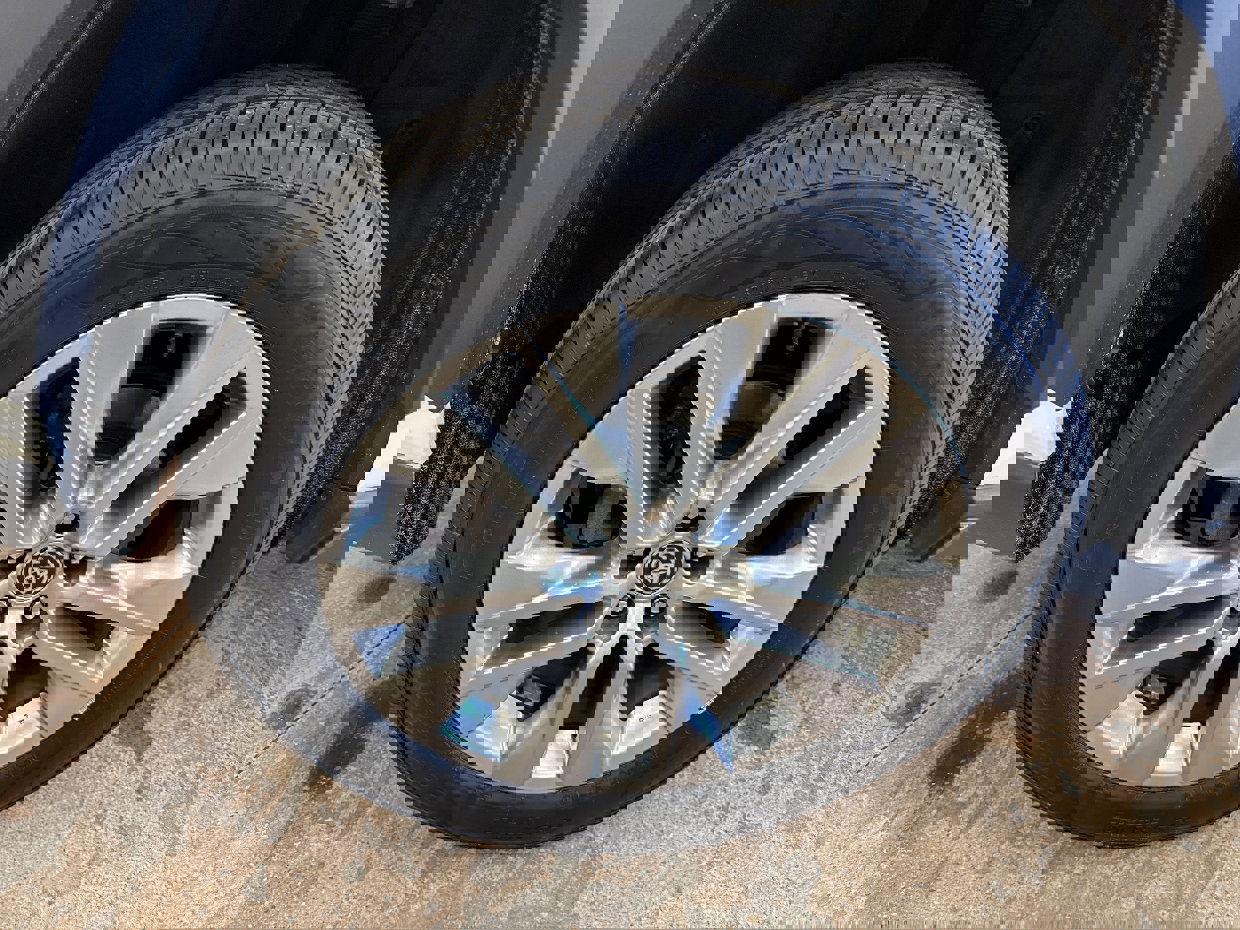 Used 2021 Toyota RAV4 XLE Premium image 13