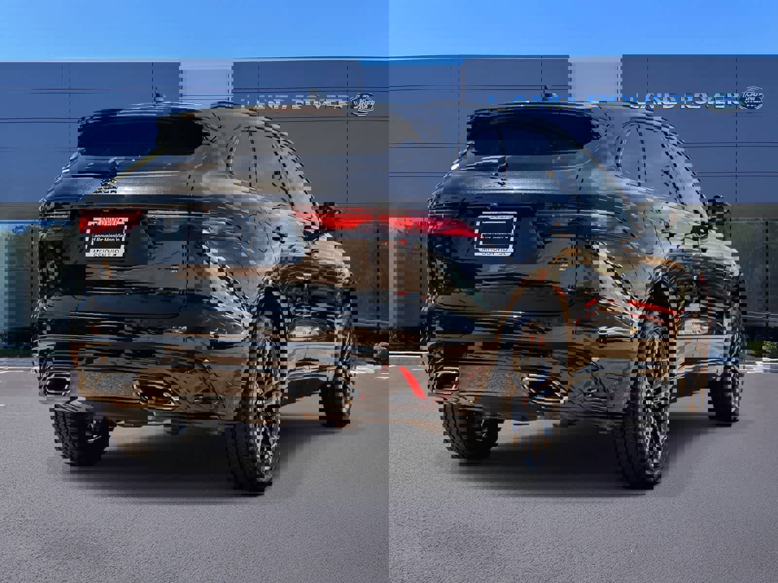 Used 2023 Jaguar F-PACE R-Dynamic S image 4