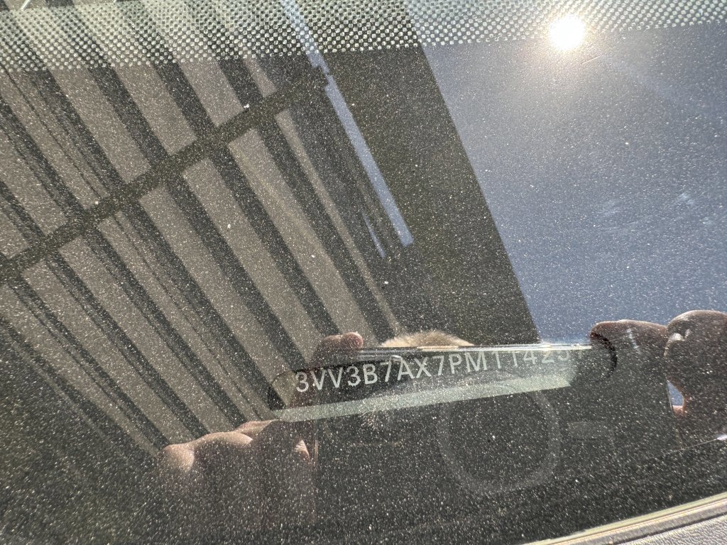 Used 2023 Volkswagen Tiguan SE image 42