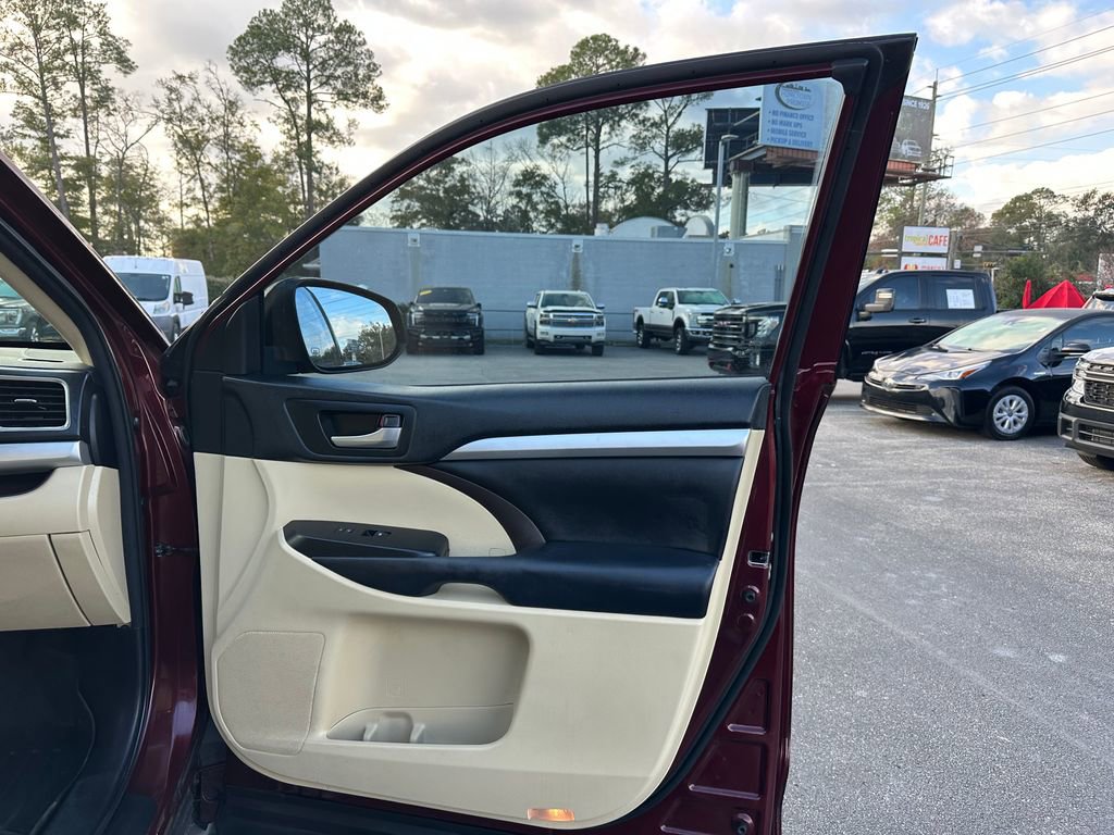 Used 2018 Toyota Highlander XLE image 38