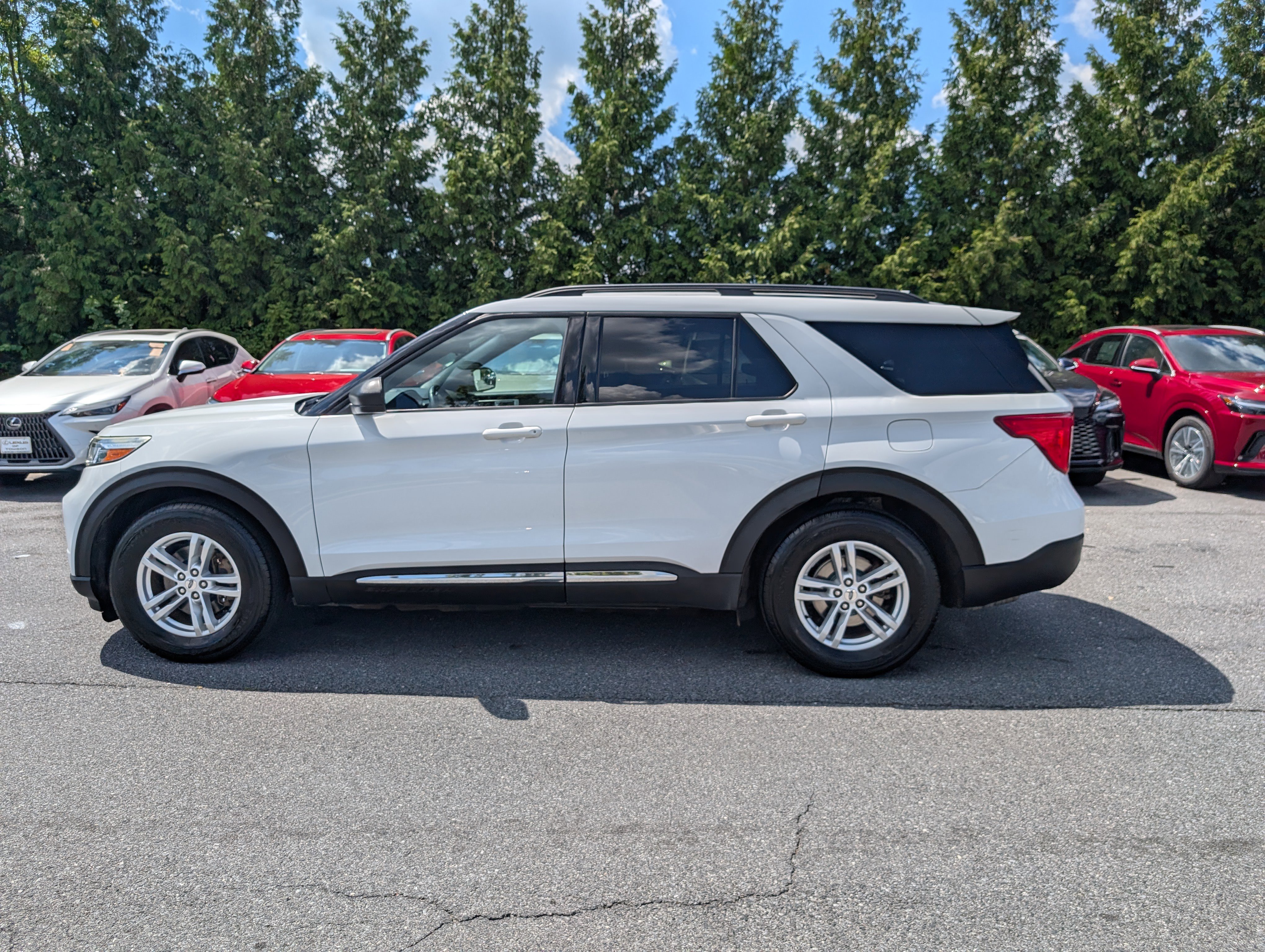 Used 2020 Ford Explorer XLT image 6