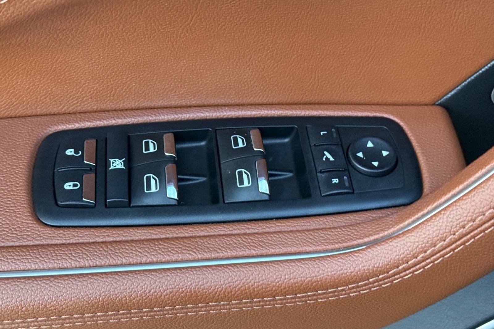 Used 2017 Maserati Levante S image 12