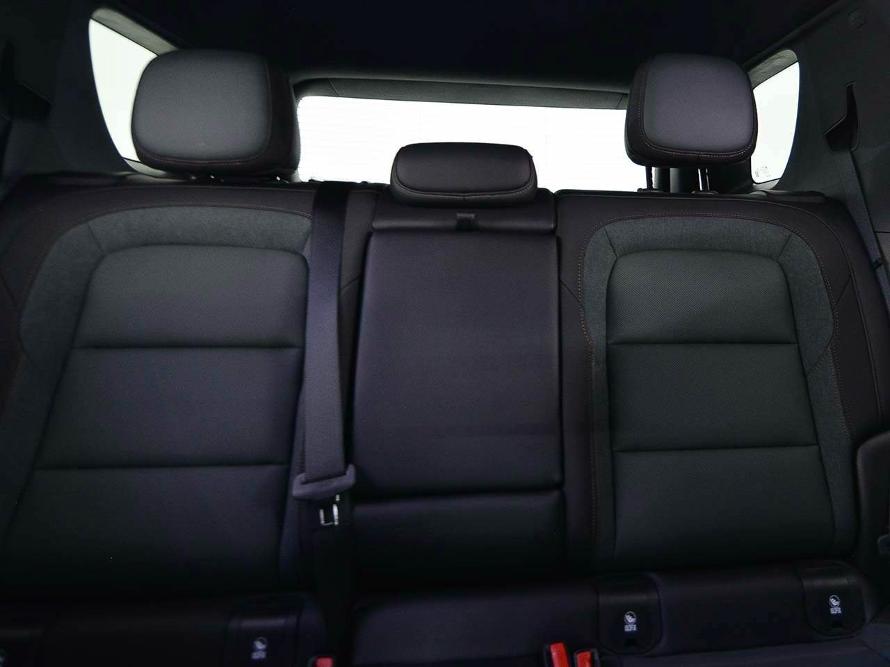 Used 2026 GMC Terrain AT4 w/ LPO, Black Badging Package AWD/4WD image 8