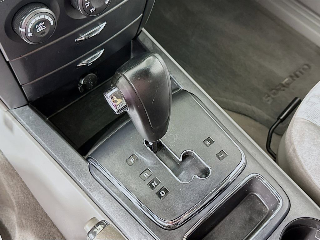 Used 2008 Kia Sorento 2WD image 16