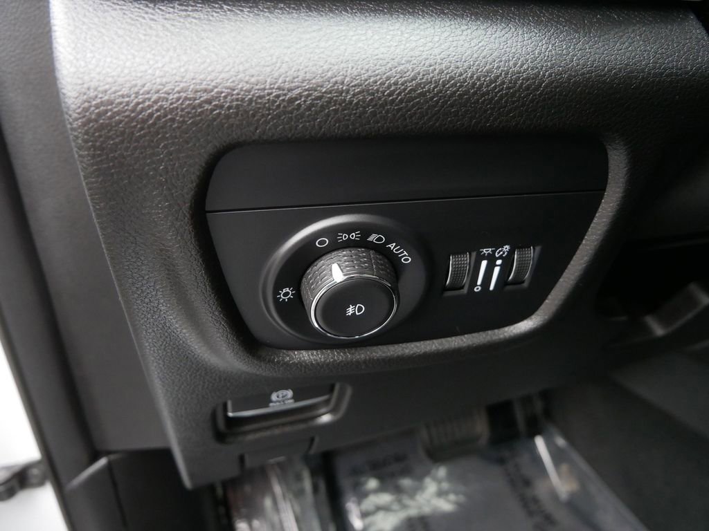 Used 2024 Jeep Grand Cherokee Limited AWD/4WD image 20
