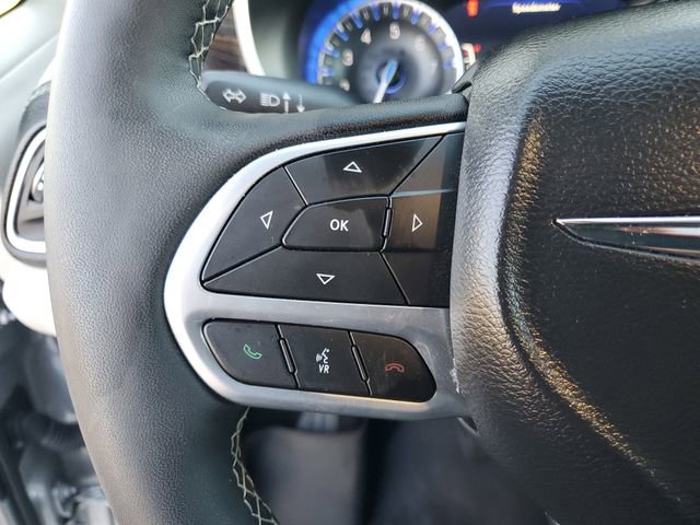 Used 2024 Chrysler Pacifica Limited w/ Uconnect Theater Family Group image 12