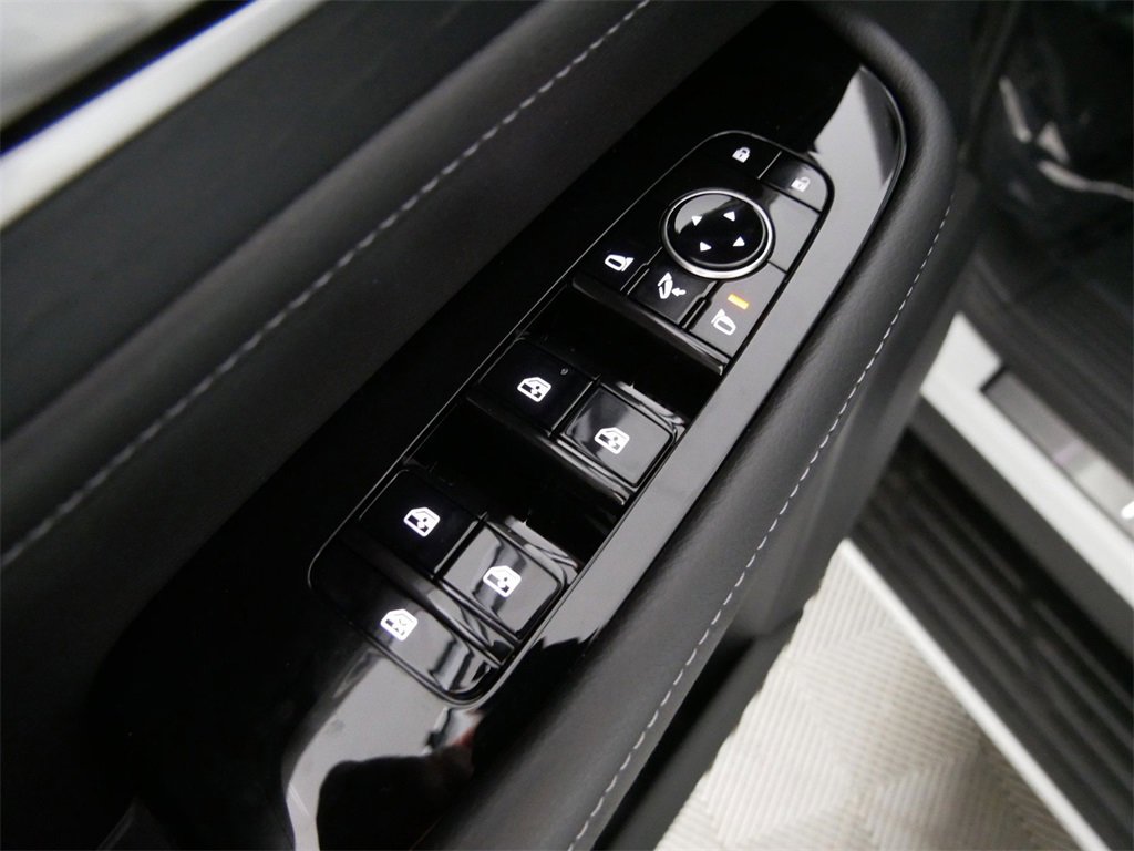 New 2025 INFINITI QX80 Sensory image 14