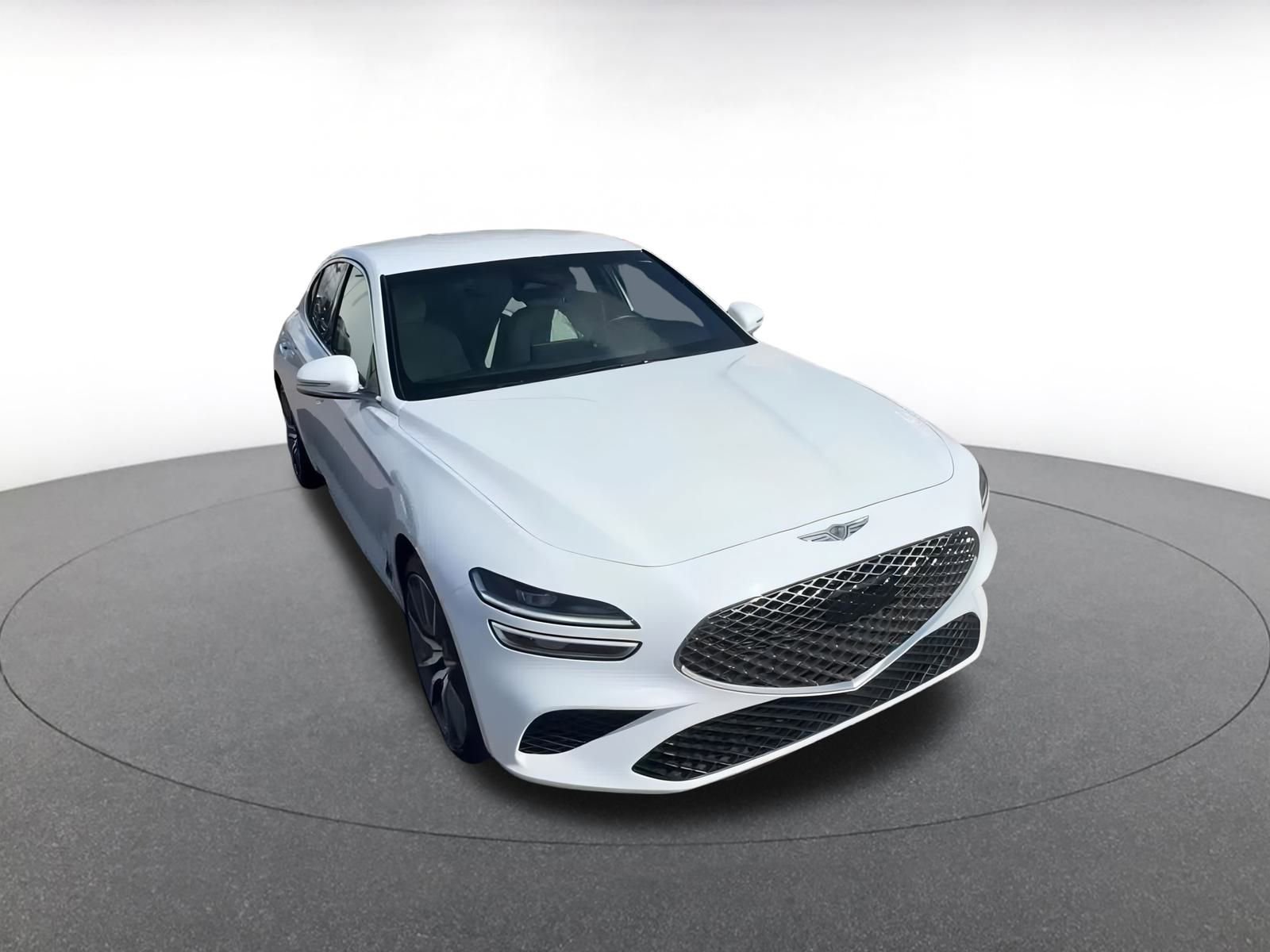 Used 2025 Genesis G70 2.5T image 3