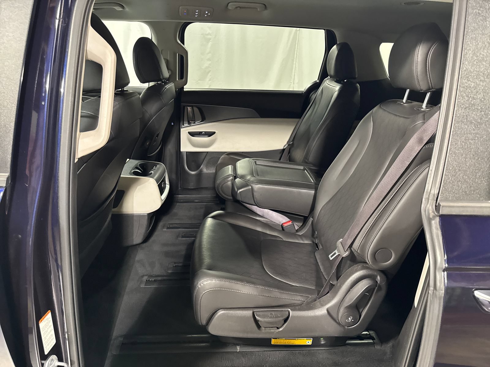 Certified 2022 Kia Carnival LX FWD image 5