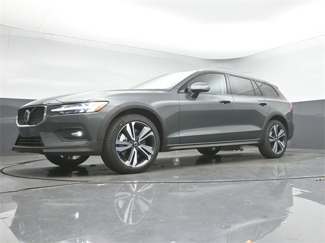 New 2026 Volvo V60 B5 Cross Country Plus w/ Protection Package Premier image 40