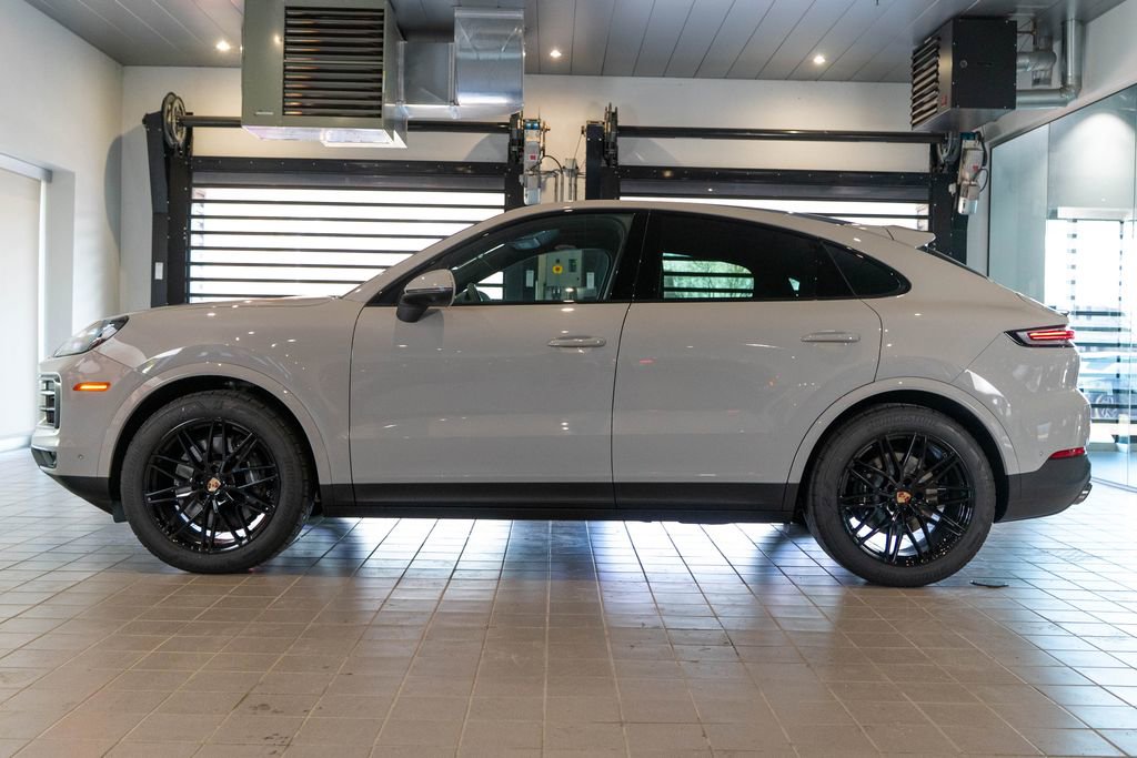 New 2025 Porsche Cayenne Coupe image 2