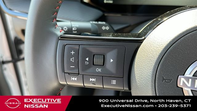 Used 2025 Nissan Kicks SR FWD image 12