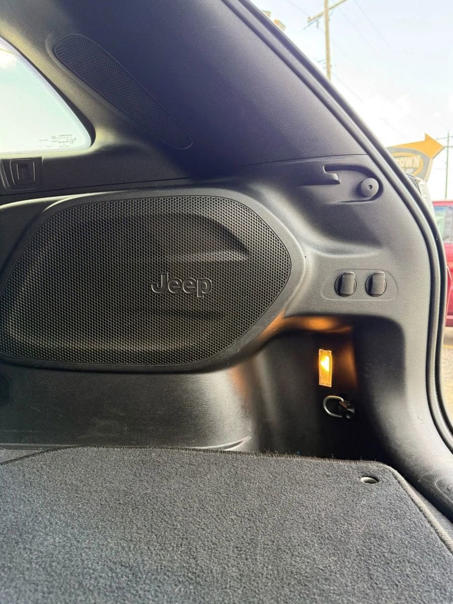 Used 2019 Jeep Cherokee Limited AWD/4WD image 15