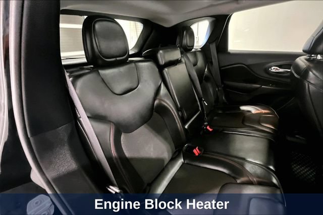 Used 2020 Jeep Cherokee Trailhawk w/ Comfort & Convenience Group AWD/4WD image 34