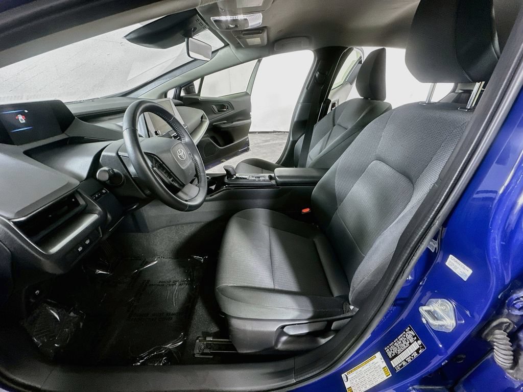 Used 2025 Toyota Prius LE FWD image 13