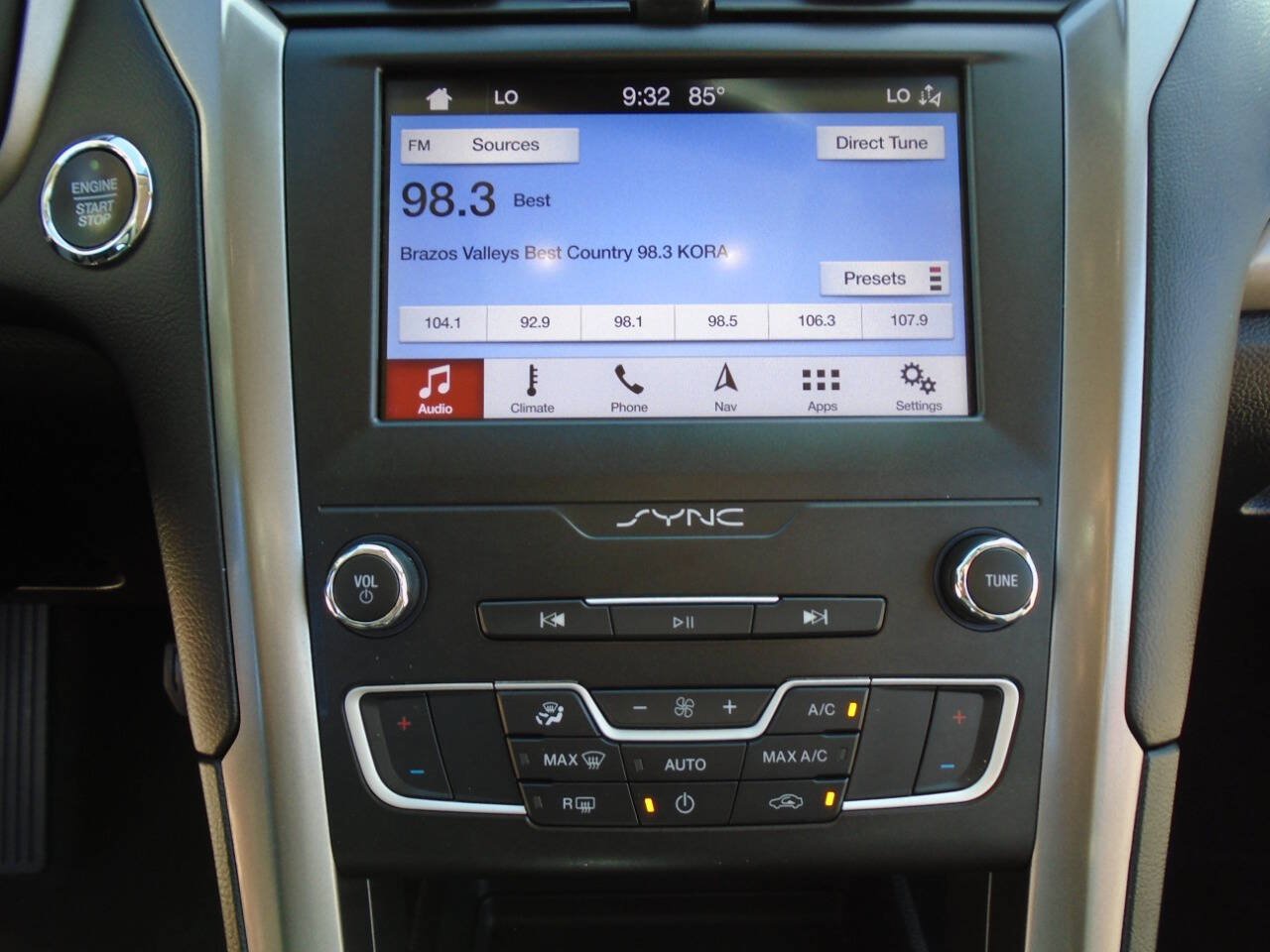 Used 2019 Ford Fusion SE FWD image 14