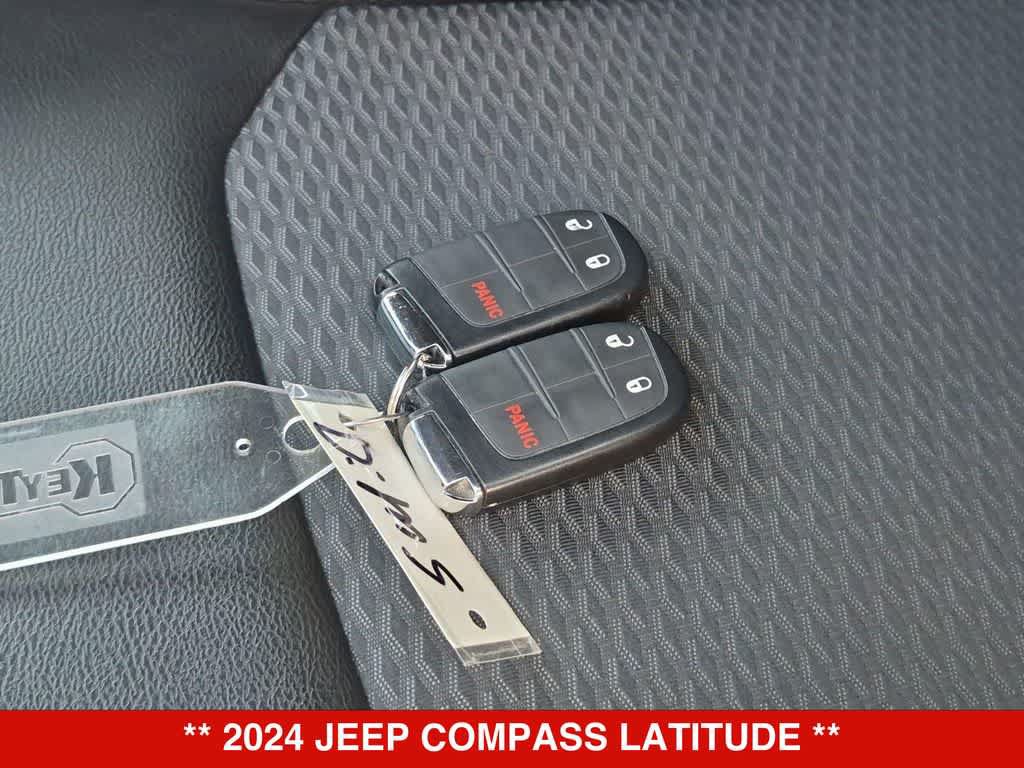 Used 2024 Jeep Compass Latitude AWD/4WD image 33