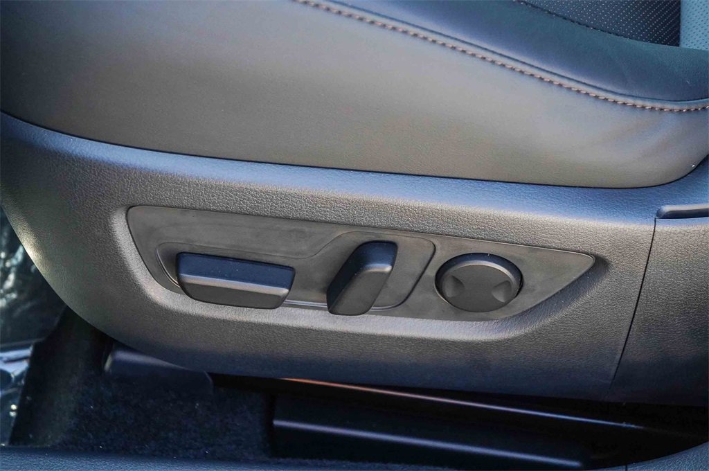 New 2025 MAZDA CX-30 2.5 Turbo w/ Premium Plus Pkg image 24