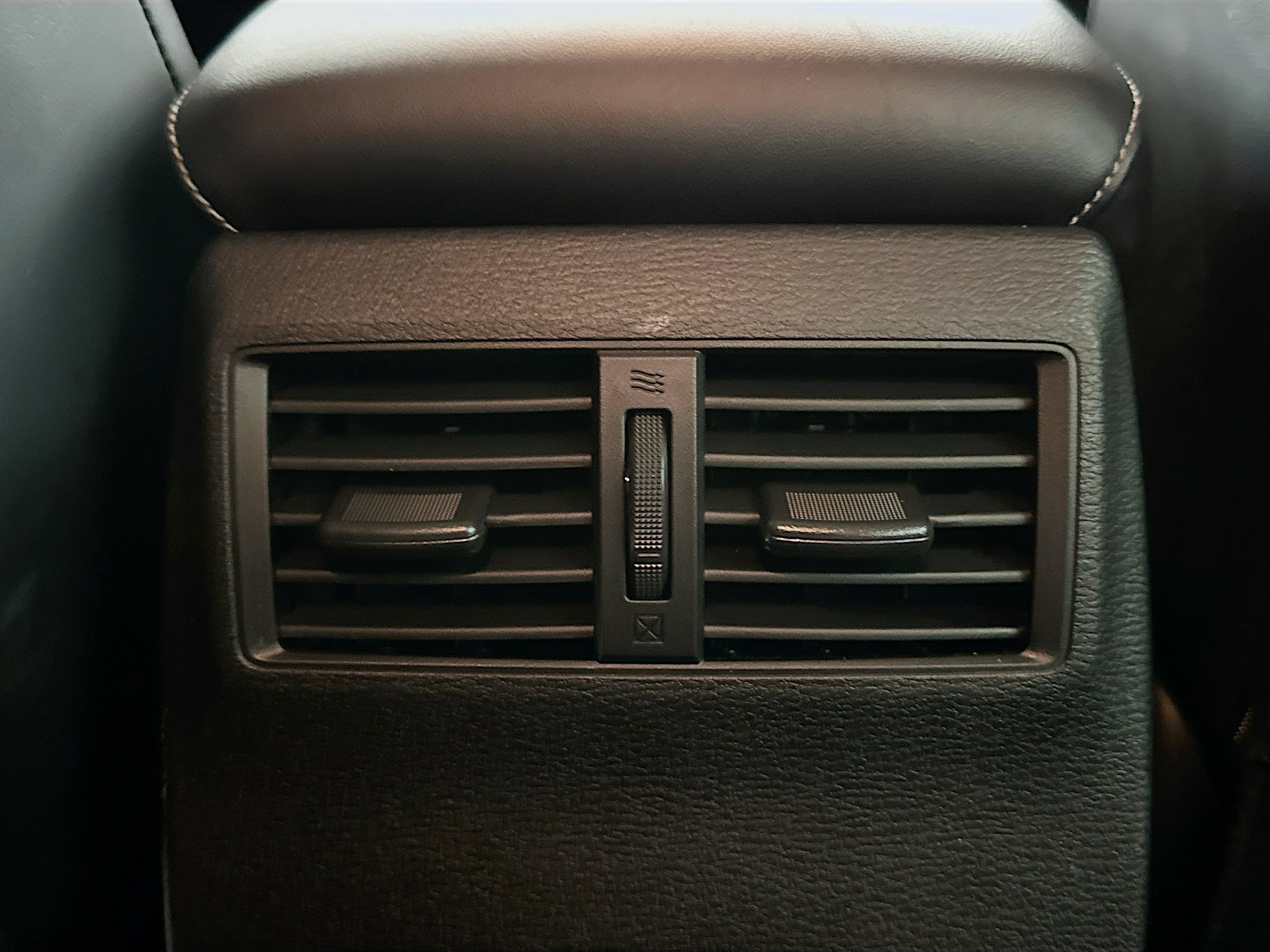 Used 2024 Mitsubishi Outlander SE image 27