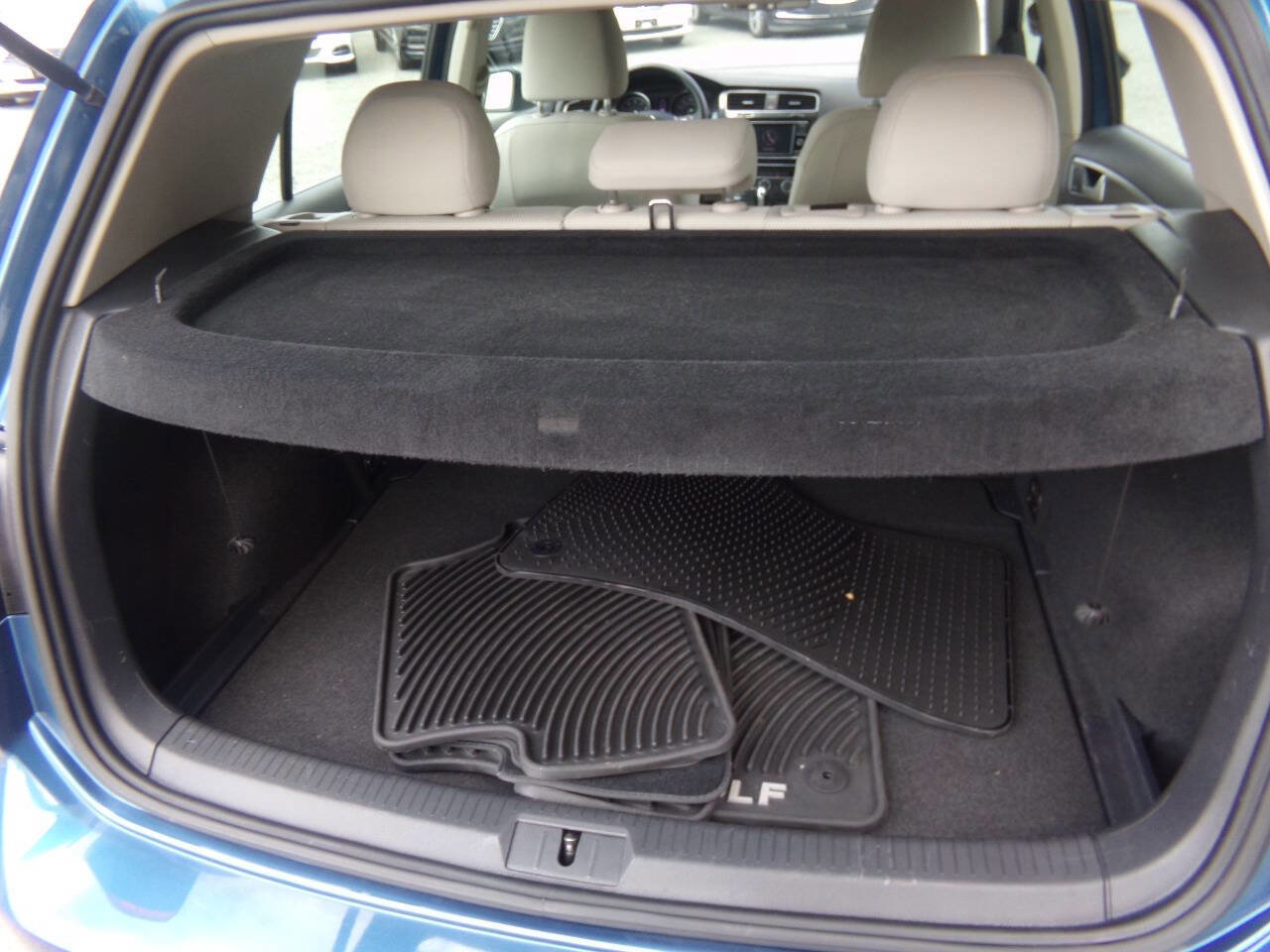 Used 2018 Volkswagen Golf S image 38